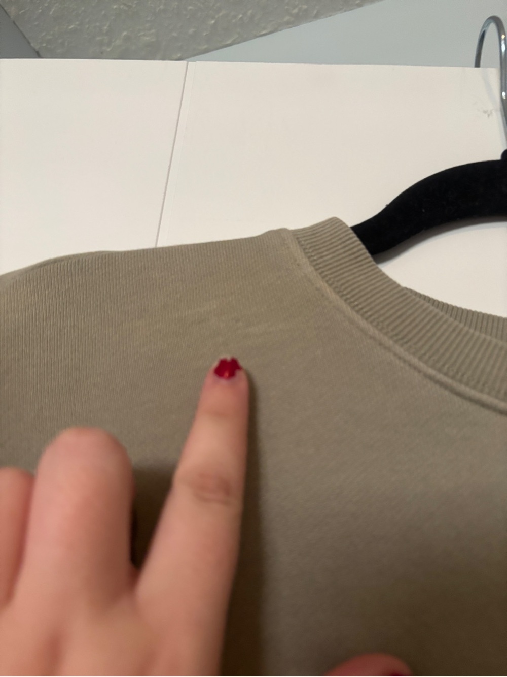 TNA Aritzia CozyAF Fleece Cropped Olive Green Women's Sweatshirt - Picture 2 of 11